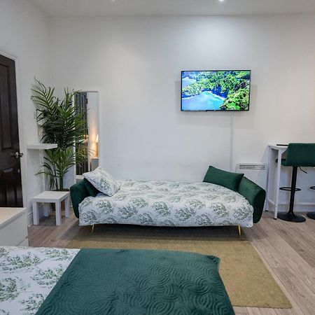 Beautiful Studio Flat In Hackney Next To Overground Station Londra Esterno foto