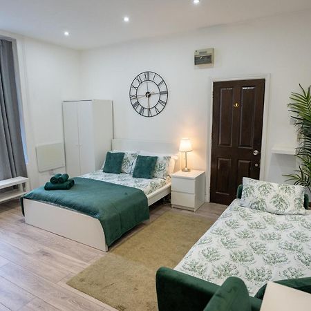 Beautiful Studio Flat In Hackney Next To Overground Station Londra Esterno foto
