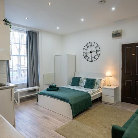 Beautiful Studio Flat In Hackney Next To Overground Station Londra Esterno foto