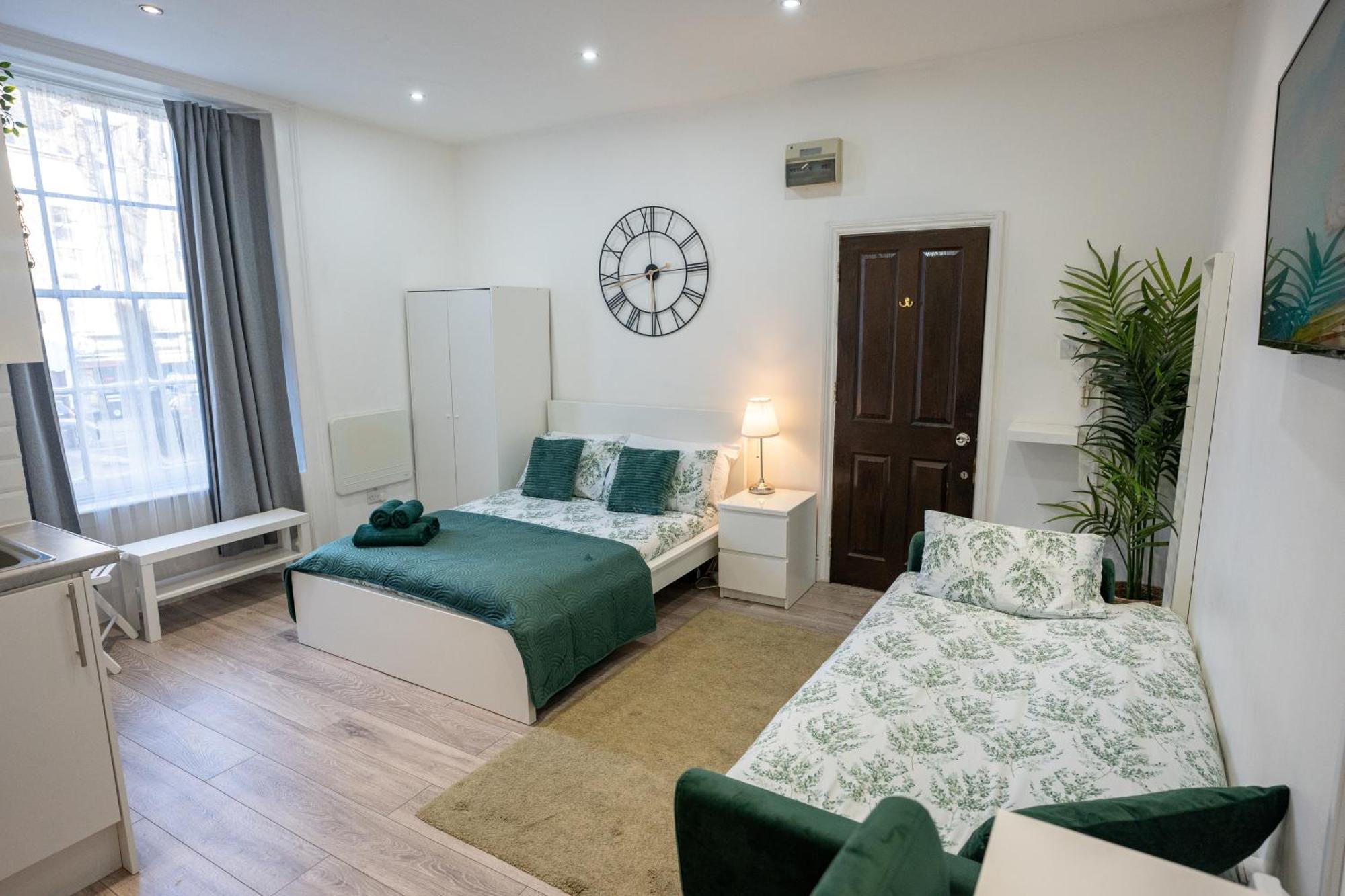 Beautiful Studio Flat In Hackney Next To Overground Station Londra Esterno foto