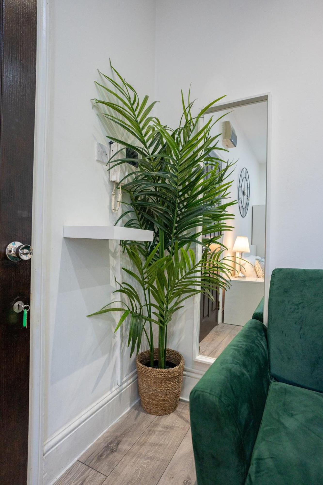 Beautiful Studio Flat In Hackney Next To Overground Station Londra Esterno foto