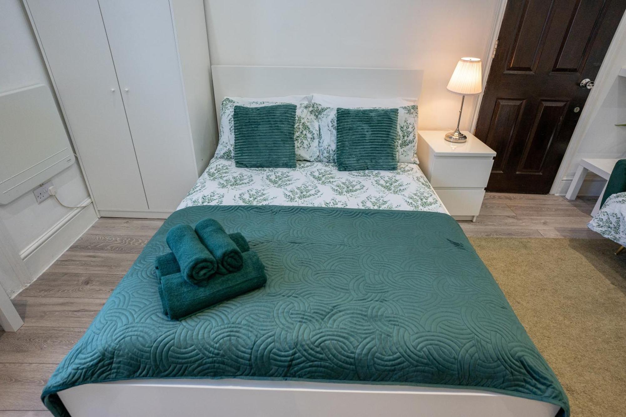 Beautiful Studio Flat In Hackney Next To Overground Station Londra Esterno foto