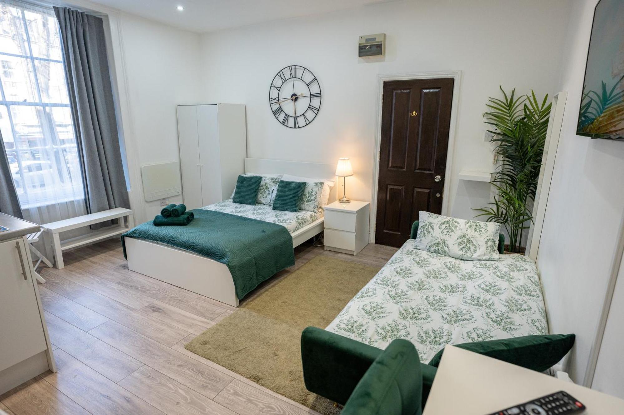 Beautiful Studio Flat In Hackney Next To Overground Station Londra Esterno foto